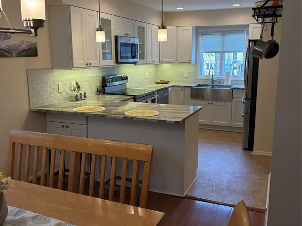 610 Britton Creek Dr, Hendersonville, NC 28791