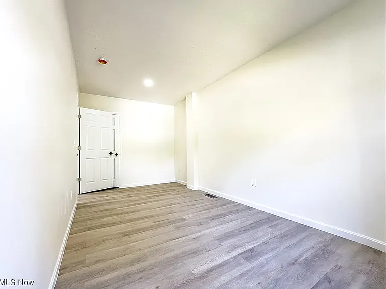 2483 E 89th St #101 — Photo 15
