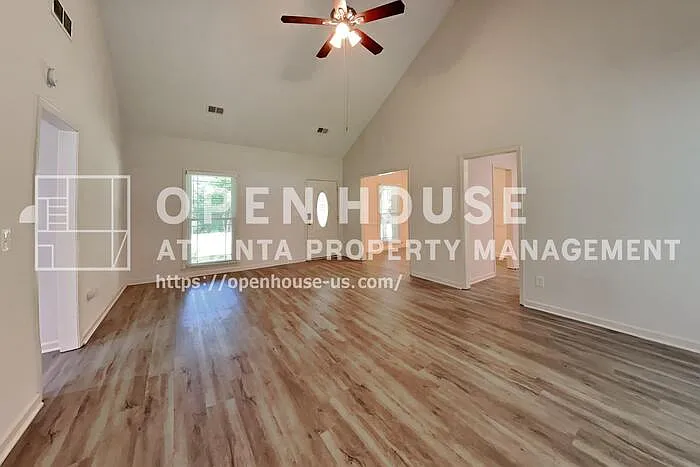 3 bed, 2.0 bath, 1992 sqft, $2,380 — Photo 3