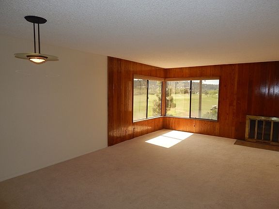 02 Living Room 1_10202015