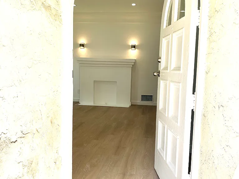 927 N Gardner St #N — Photo 10