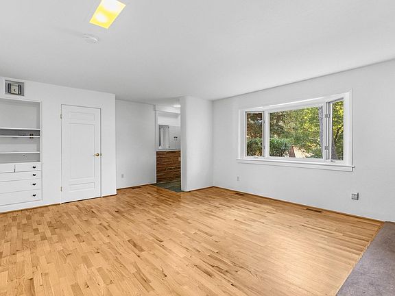 5th image of 1709 Mariposa Ave