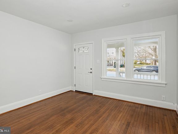 5th image of 3406 Stockton St