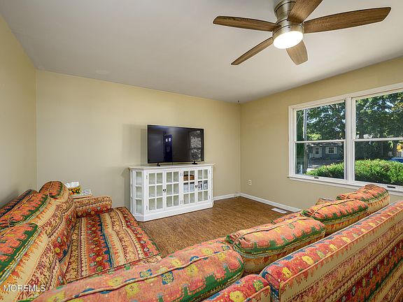 3rd image of 180 Gunwale Road