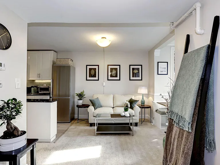 828 D St SE #1 — Photo 6