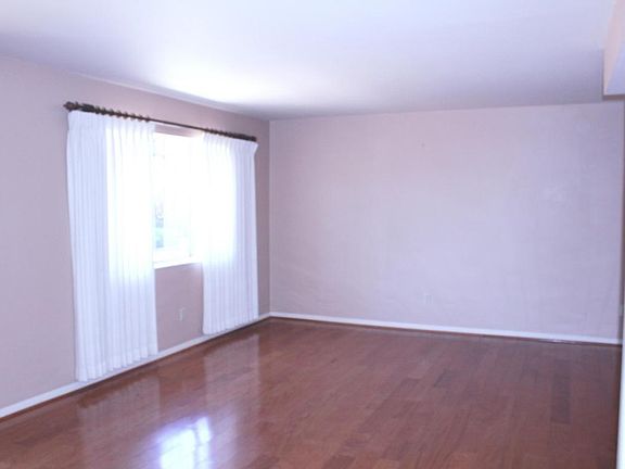 2nd image of 136 E La Espina