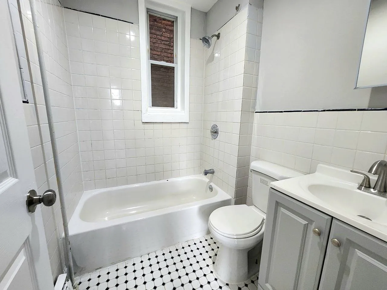 3 bed, 950 sqft, $1,995 — Photo 4