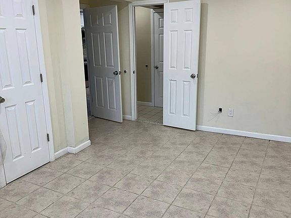 5th image of 2460 Wickham Ave #2