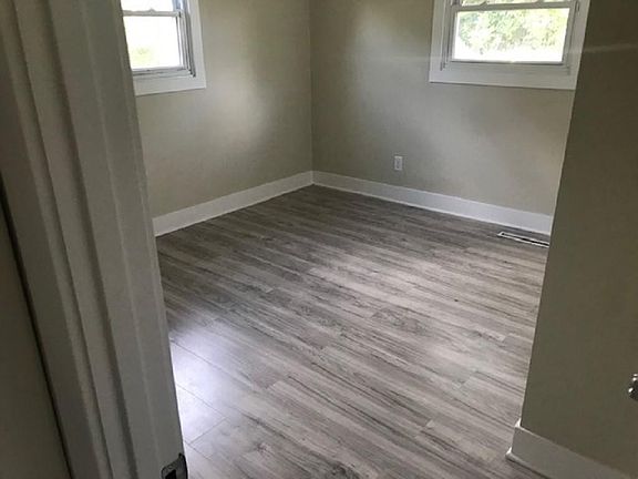 5th image of 36 Fairlawn Dr