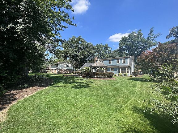 5th image of 285 Jervey Ln