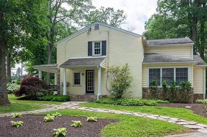 3 bed, 2.5 bath, 2117 sqft, $3,500 — Photo 2