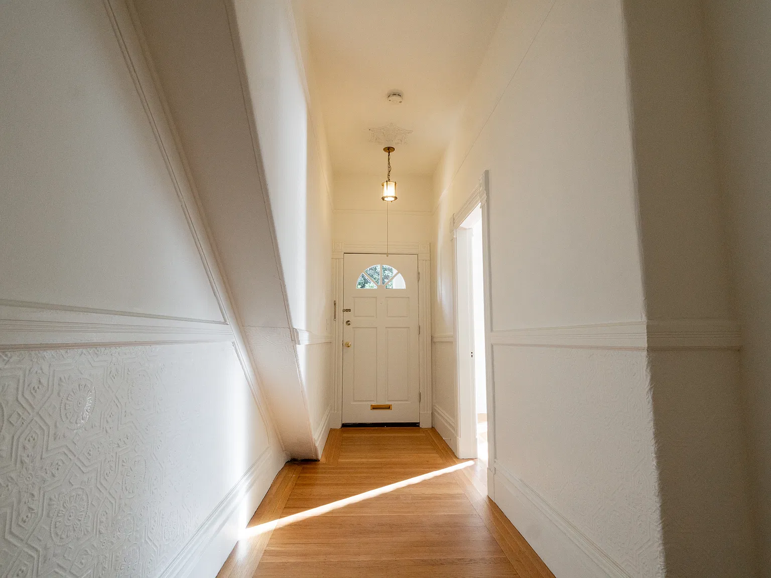 2 bed, 1000 sqft, $5,495 — Photo 3