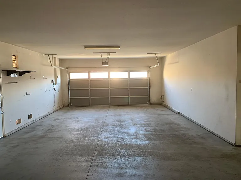 13558 Deluvina Ct — Photo 32