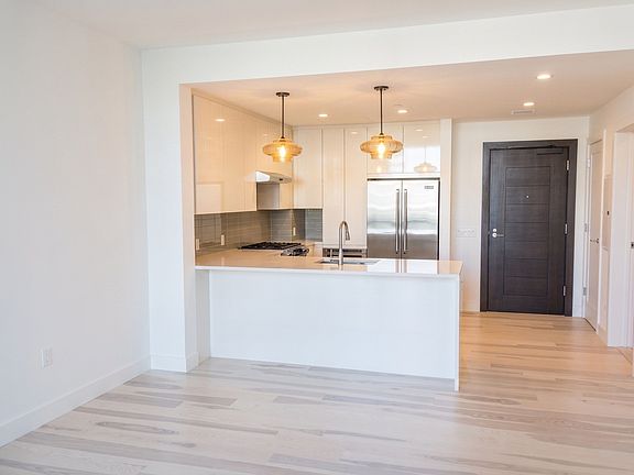 5th image of 32 Traveler St Unit 613