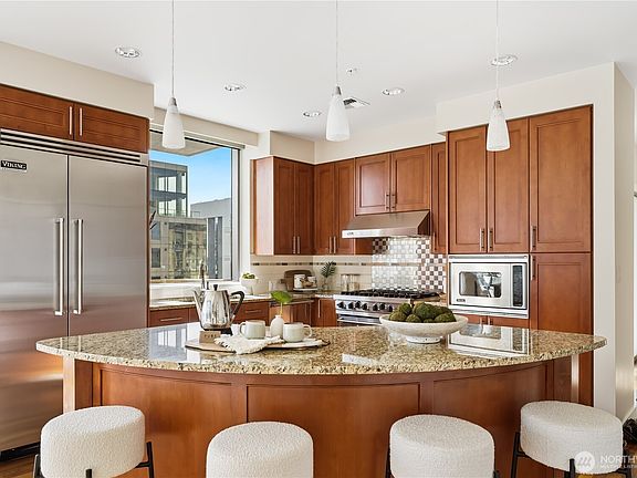 5th image of 10650 NE 9th Place #2122