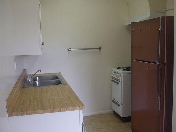 5th image of 1901 E Wilshire Ave APT 7