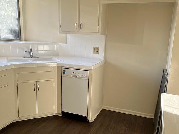 5th image of 14329 Chandler Blvd APT 17