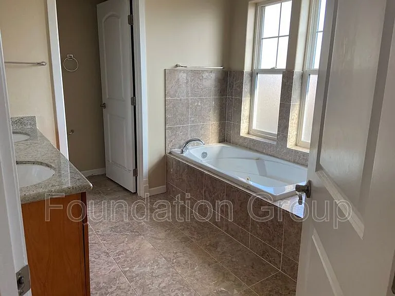 150 S 152nd St #B — Photo 17