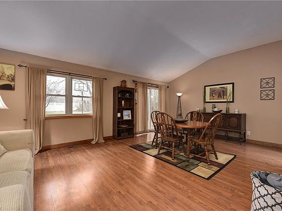 4th image of 22285 Sycamore Dr