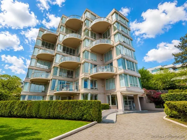 2243 Bellevue Ave #1, West Vancouver, BC V7V 1C5