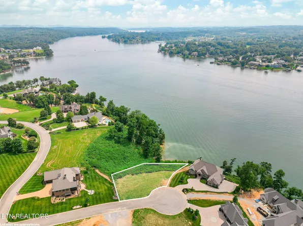 1999 Taffrail Dr, Lenoir City, TN 37772