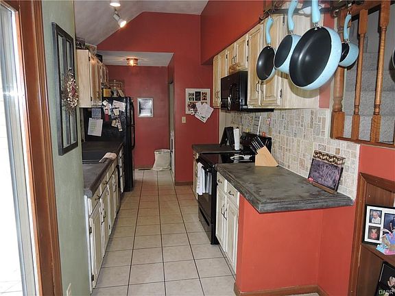3rd image of 48 Larchmere Dr