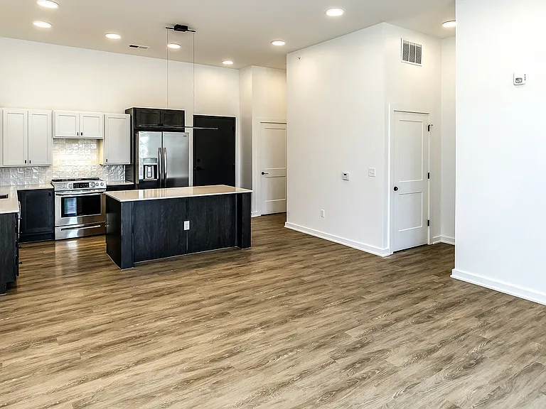 Dalmore Apartments — Photo 16