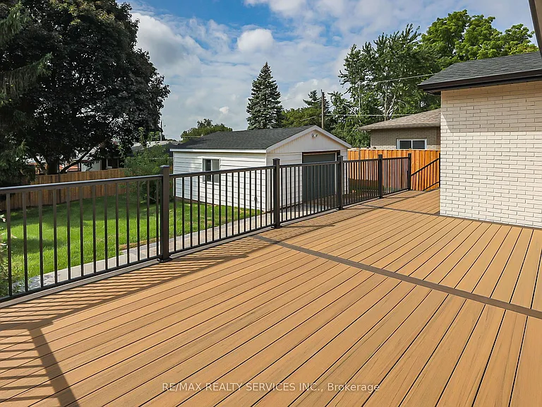 6364 Sherwood Rd — Photo 16