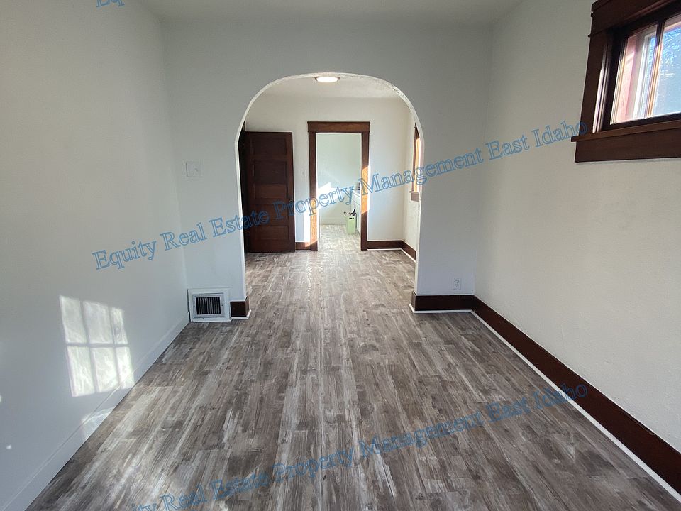 1st image of 923 W Clark St #923