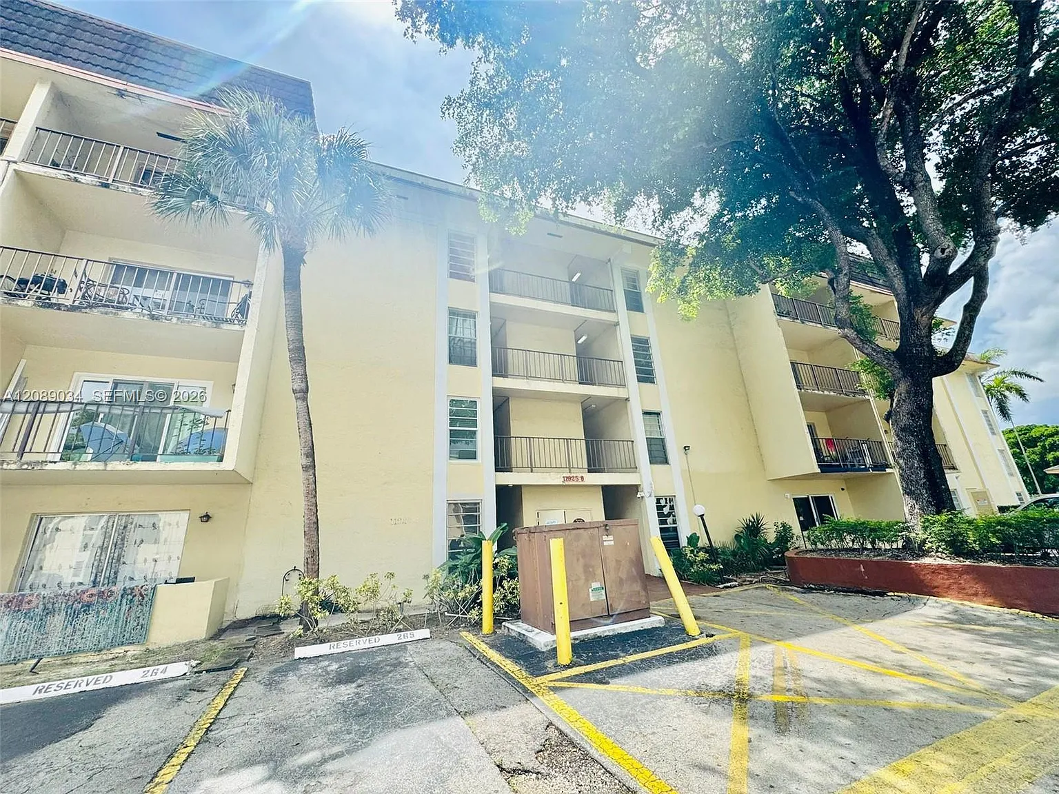 Capri Gardens Condo — Photo 3