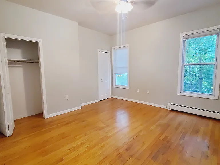 262 Bergen Ave #2R — Photo 4