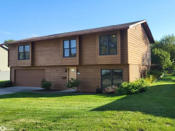 403 Friendly Dr, Marshalltown, IA 50158