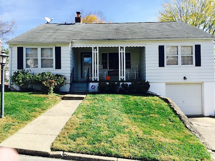 1st image of 130 N Queens Ct