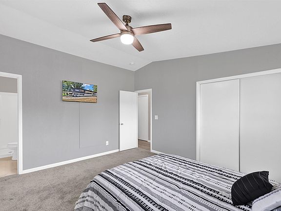 2nd image of 300 Lenlock Dr