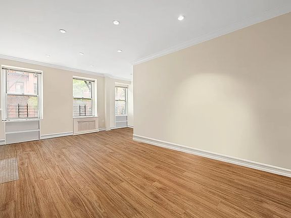 4th image of 233 W 16th St APT 2