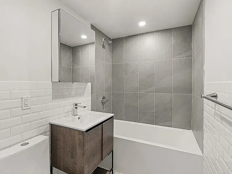 385 Vernon Ave #1B — Photo 11