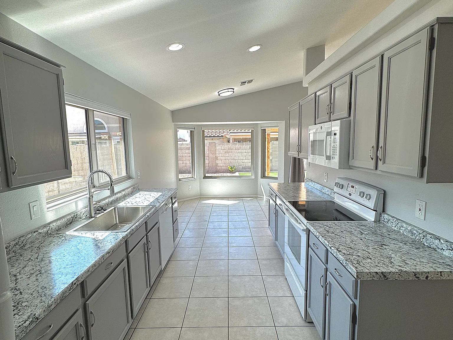 3 bed, 1373 sqft, $2,100 — Photo 3