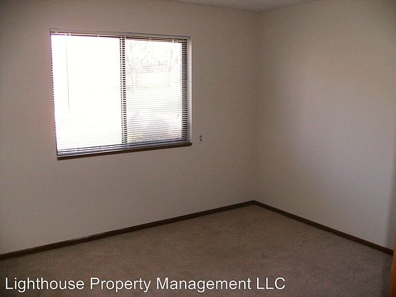 4th image of 2970 Vineland Ave SE