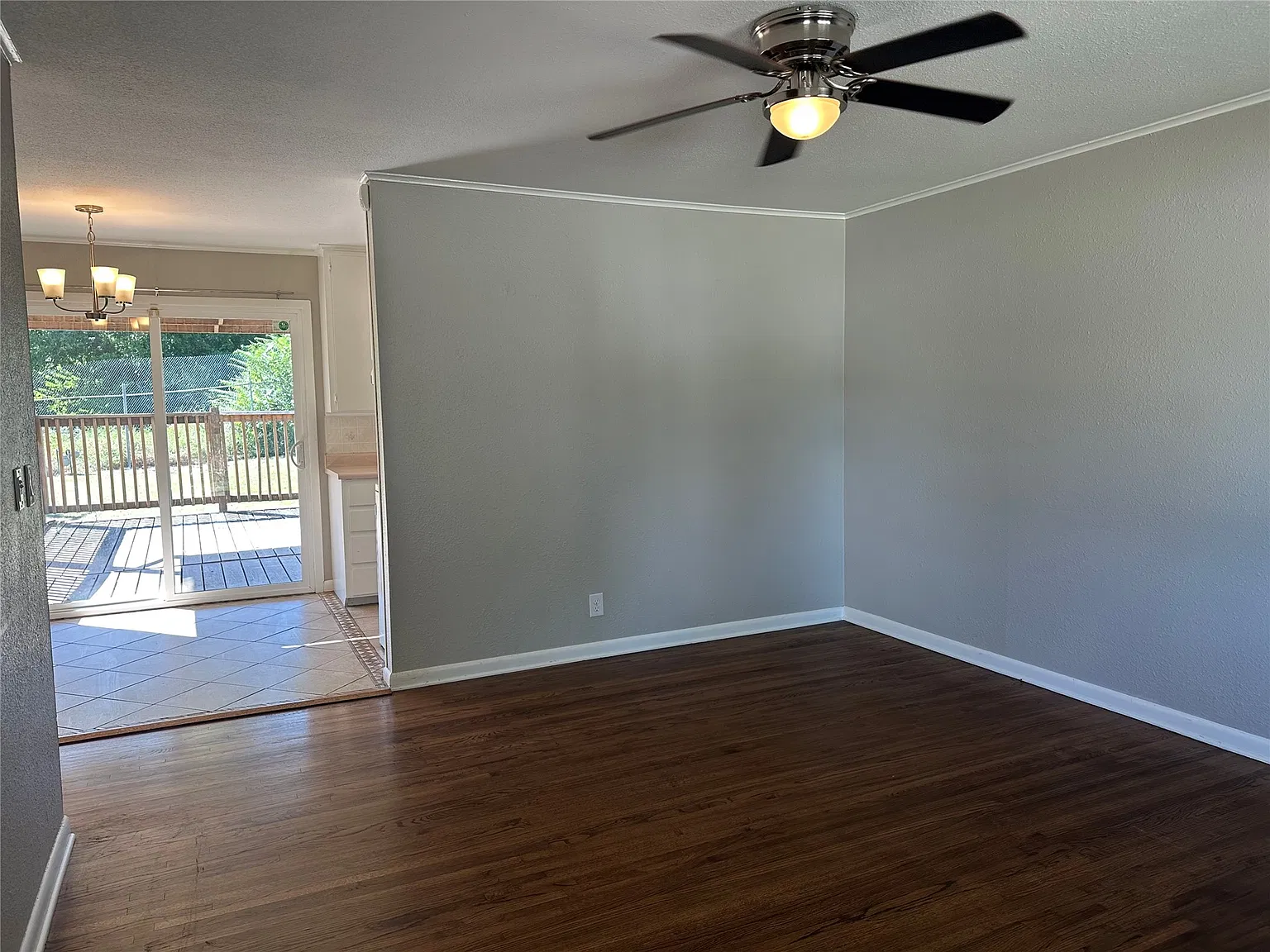 4 bed, 1.0 bath, 1152 sqft, $1,350 — Photo 2