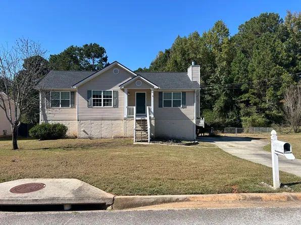 7 Connie Trl, Grantville, GA 30220