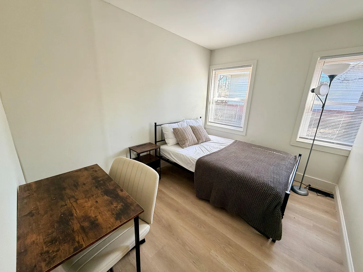 4 bed, 2.0 bath, 1521 sqft, $910 — Photo 2