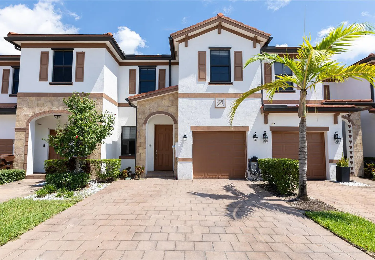 4 bed, 2.5 bath, 1644 sqft, $3,750 — Photo 1