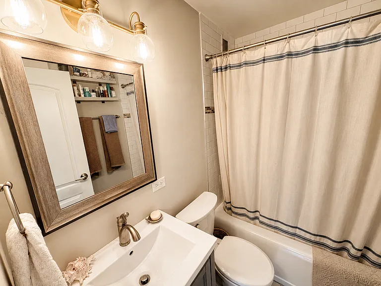 3950 N Lake Shore Dr #2027 — Photo 8