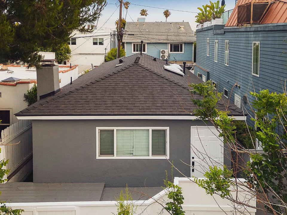 806 Navy St