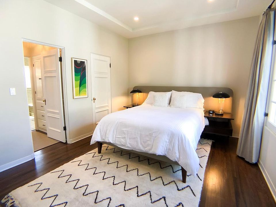1st image of 1330 N Harper Ave #11F