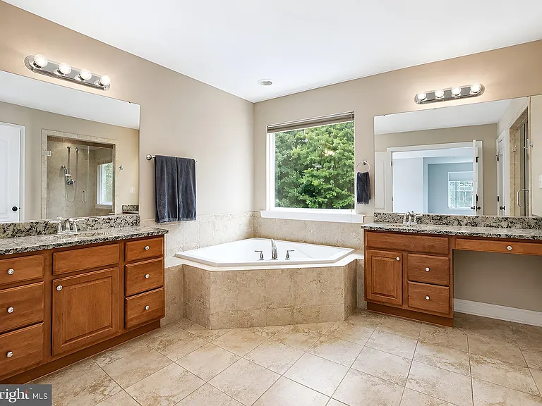 23017 Holloway Ct — Photo 41