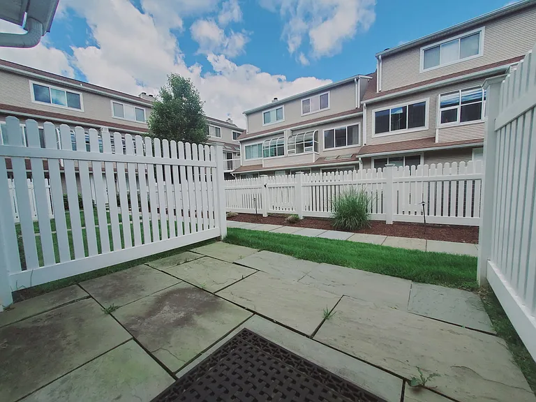 1900 Summer St #W — Photo 9