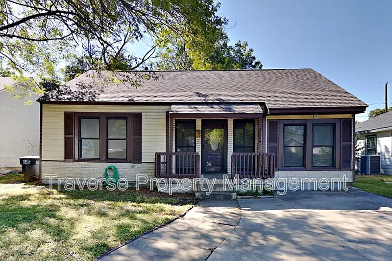 4 bed, 2.0 bath, 1302 sqft, $1,925 — Photo 1