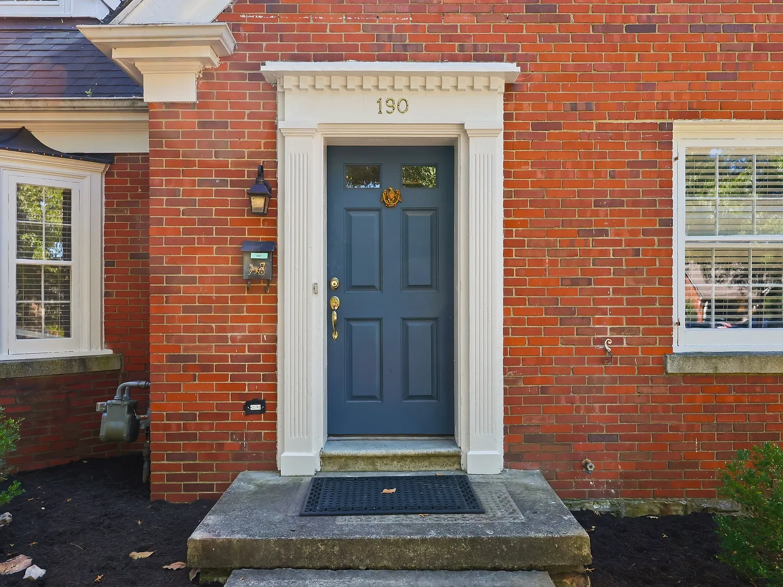 3 bed, 2.5 bath, 2600 sqft, $3,500 — Photo 2