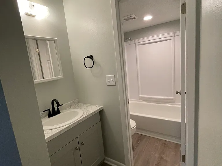 719 Green St #301 — Photo 9